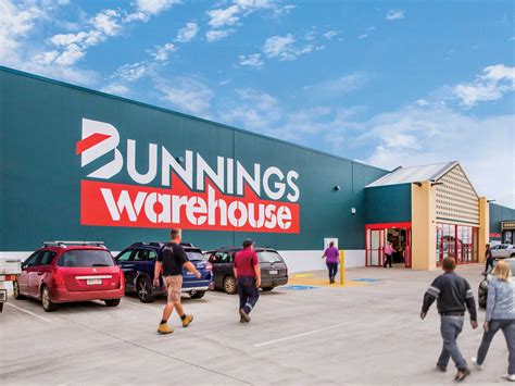 Bunnings Warehouse .